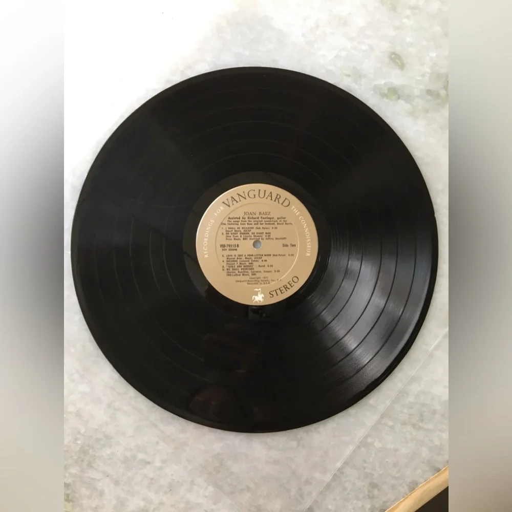 Joan Baez 'Carry It On' Soundtrack Album, featuring Bob Dylan and others 😎🎙🎼 - Picture 16 of 16